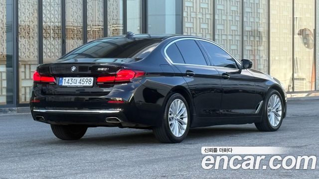 BMW 5 Series (G30) 520i Luxury 2023 — фото 2