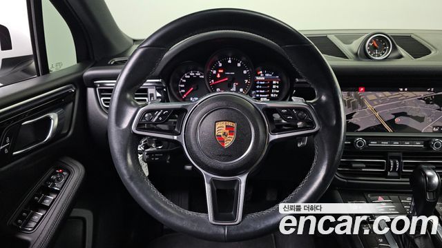 Porsche Macan 2.0 95B 2020 — фото 16