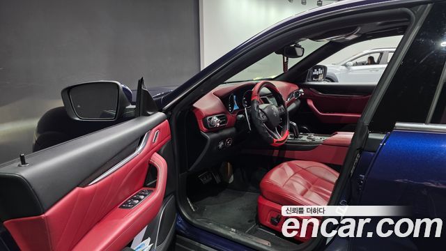 Maserati Levante 3.0 AWD GranSport 2019 — фото 11