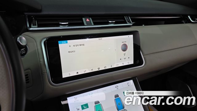 Land Rover Range Rover Velar 3.0 D300 R-Dynamic HSE 2018 — фото 17