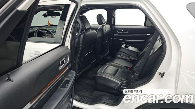 Ford Explorer 2.3 Limited 4WD 5th 2019 — фото 13