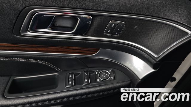 Ford Explorer 2.3 Limited 4WD 5th 2019 — фото 18