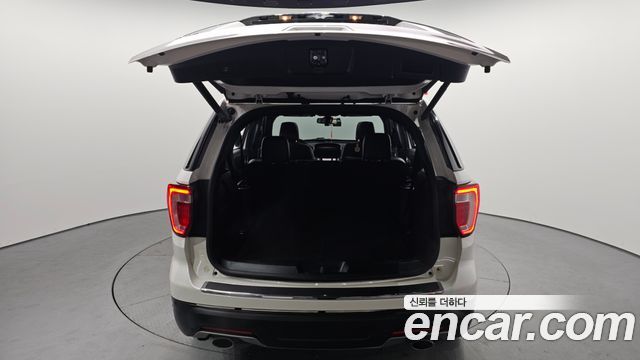 Ford Explorer 2.3 Limited 4WD 5th 2019 — фото 20