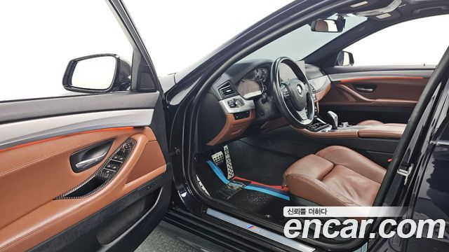 BMW 5 Series (F10) 550i xDrive 2013 — фото 15