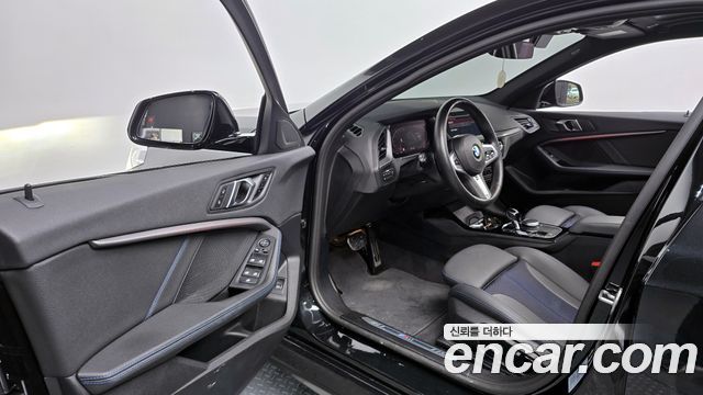 BMW 1 Series (F40) 120i M Sports 2023 — фото 11