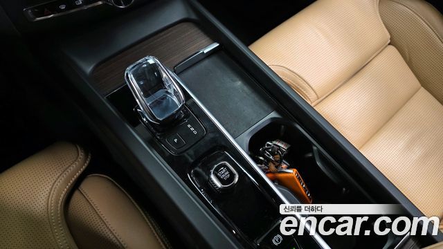 Volvo XC60 (II) B6 Inscirtion 2022 — фото 9