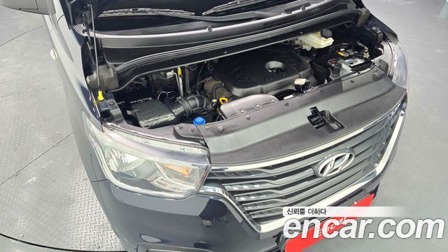 Hyundai Grand Starex Van 5-Seater Modern 2021 — фото 6