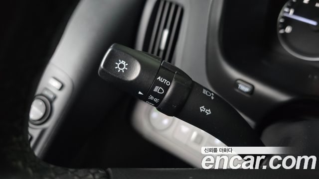 Hyundai Grand Starex Van 5-Seater Modern 2021 — фото 18
