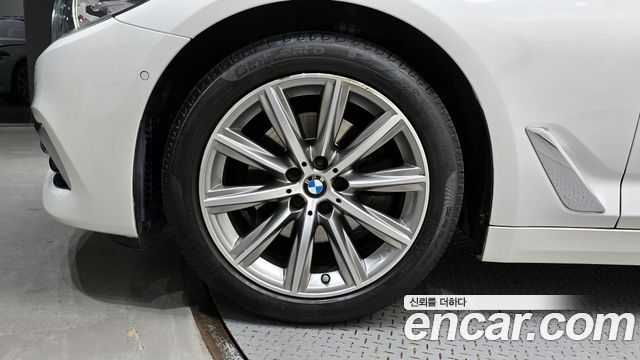BMW 5 Series (G30) 520i Luxury 2019 — фото 5