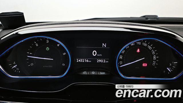 Peugeot 2008 1.6 e-HDi Feline S 2015 — фото 8