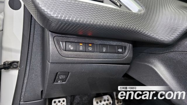 Peugeot 2008 1.6 e-HDi Feline S 2015 — фото 16