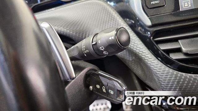 Peugeot 2008 1.6 e-HDi Feline S 2015 — фото 17