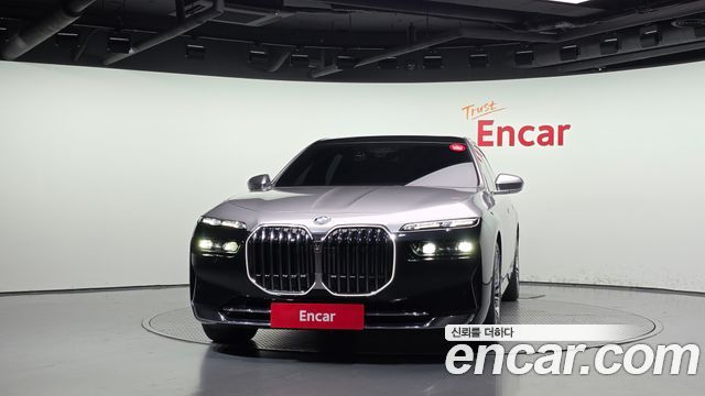 BMW 7 Series (G70) 740d xDrive Design Pure Excellence 2023 — фото 3