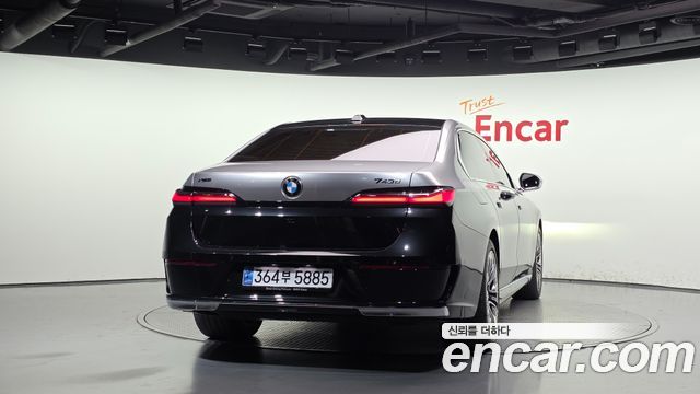 BMW 7 Series (G70) 740d xDrive Design Pure Excellence 2023 — фото 4