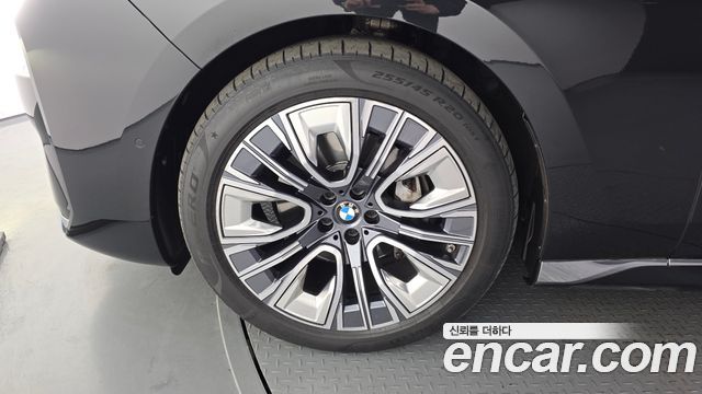 BMW 7 Series (G70) 740d xDrive Design Pure Excellence 2023 — фото 5