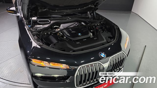 BMW 7 Series (G70) 740d xDrive Design Pure Excellence 2023 — фото 6