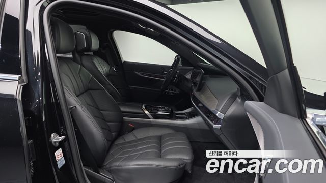BMW 7 Series (G70) 740d xDrive Design Pure Excellence 2023 — фото 10
