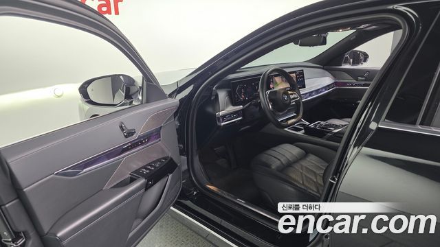 BMW 7 Series (G70) 740d xDrive Design Pure Excellence 2023 — фото 11