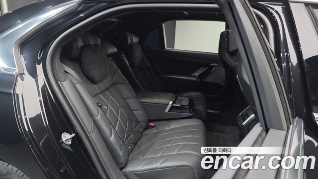BMW 7 Series (G70) 740d xDrive Design Pure Excellence 2023 — фото 12