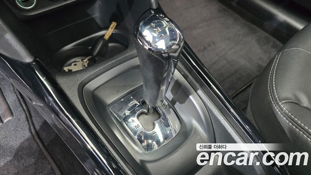 Peugeot 2008 1.6 e-HDi Feline L 2015 — фото 9