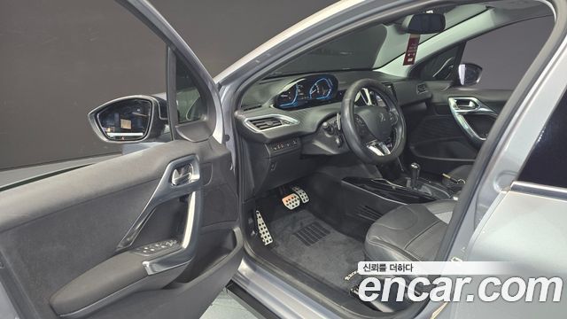 Peugeot 2008 1.6 e-HDi Feline L 2015 — фото 10