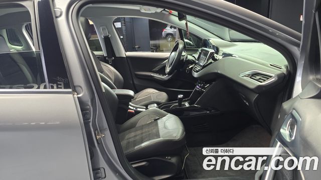 Peugeot 2008 1.6 e-HDi Feline L 2015 — фото 11
