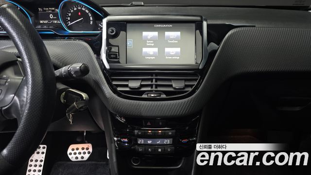 Peugeot 2008 1.6 e-HDi Feline L 2015 — фото 14