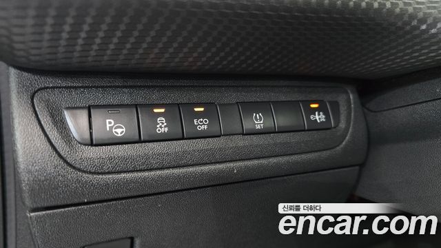 Peugeot 2008 1.6 e-HDi Feline L 2015 — фото 18