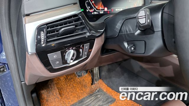 BMW 5 Series (G30) 520i M Sport 2020 — фото 16