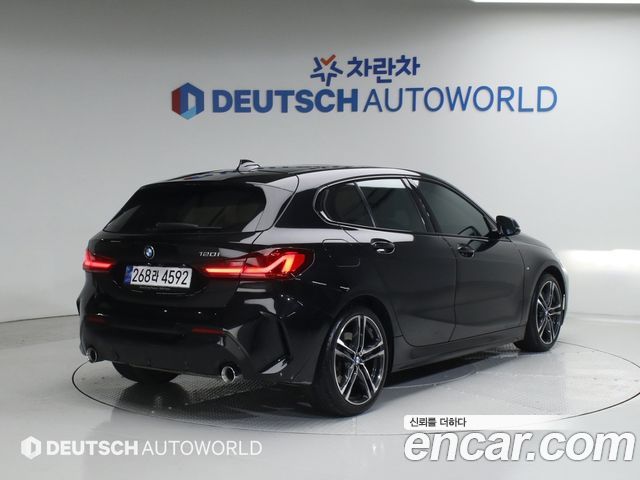 BMW 1 Series (F40) 120i M Sports 2023 — фото 3