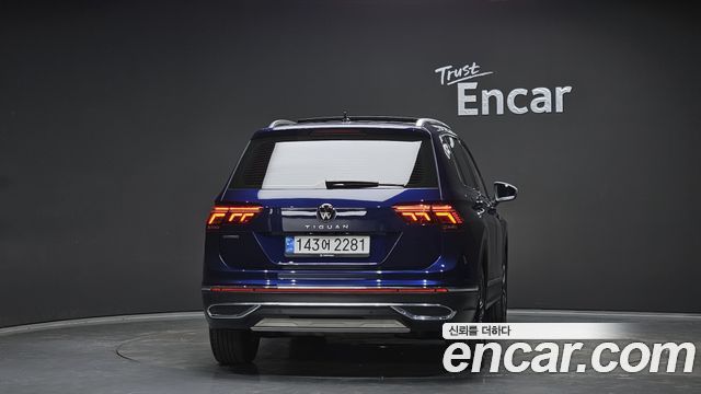 Volkswagen Tiguan Allspace 2.0 TSI Prestige 2022 — фото 4