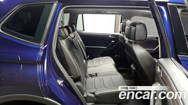 Volkswagen Tiguan Allspace 2.0 TSI Prestige 2022 — фото 11