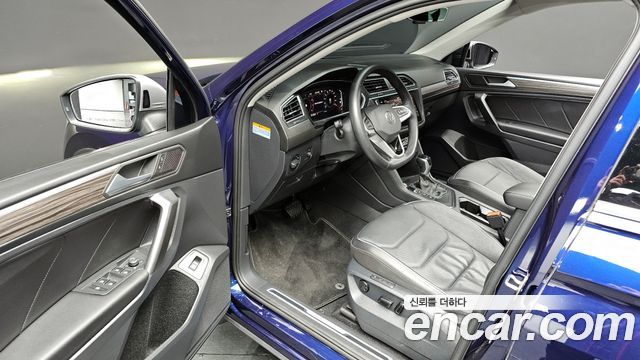 Volkswagen Tiguan Allspace 2.0 TSI Prestige 2022 — фото 12