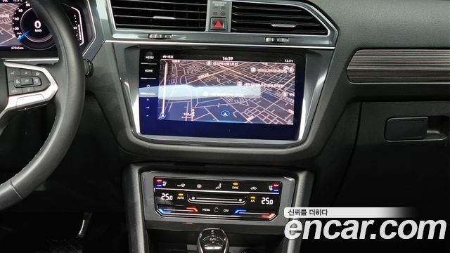 Volkswagen Tiguan Allspace 2.0 TSI Prestige 2022 — фото 14