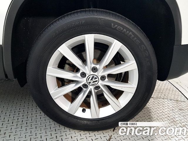 Volkswagen Tiguan 2.0 TDI Comfort 5N 2015 — фото 24