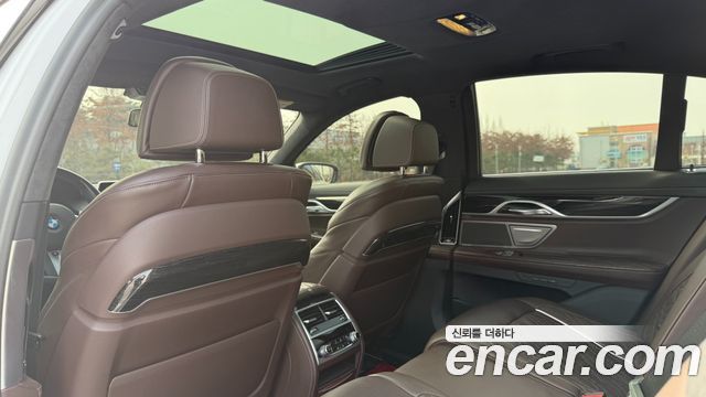 BMW 7 Series (G11) 740d xDrive M Sport 2021 — фото 18