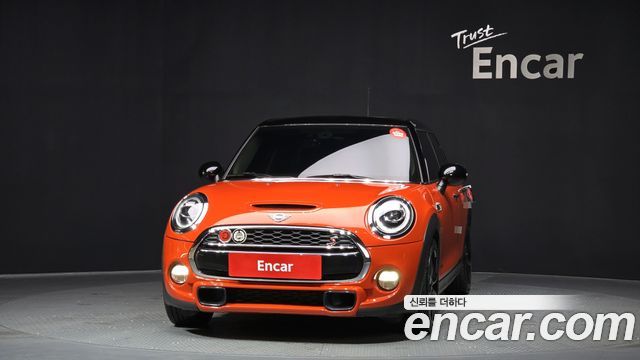 MINI Cooper S 5Door Standard 3rd 2019 — фото 3