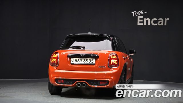 MINI Cooper S 5Door Standard 3rd 2019 — фото 4