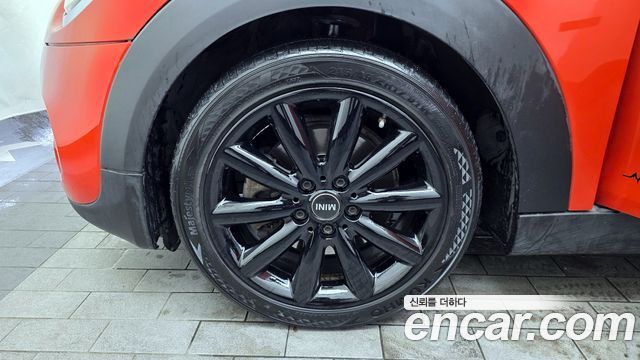 MINI Cooper S 5Door Standard 3rd 2019 — фото 5