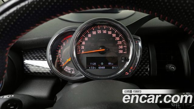 MINI Cooper S 5Door Standard 3rd 2019 — фото 8