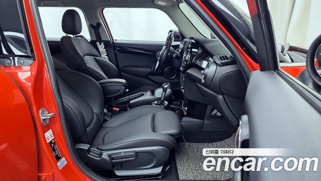MINI Cooper S 5Door Standard 3rd 2019 — фото 10