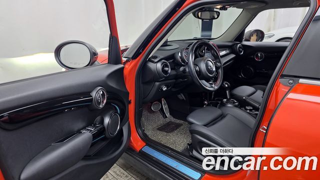 MINI Cooper S 5Door Standard 3rd 2019 — фото 15