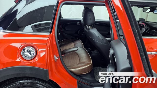 MINI Cooper S 5Door Standard 3rd 2019 — фото 16
