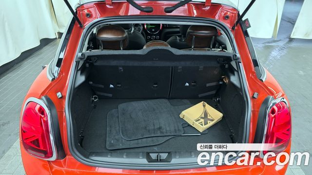 MINI Cooper S 5Door Standard 3rd 2019 — фото 24