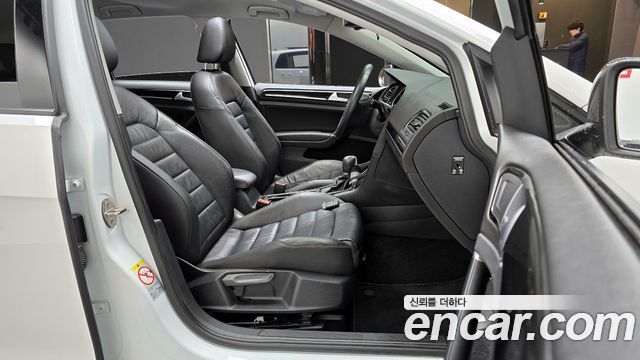 Volkswagen Golf (VII) 2.0 TDI Premium 2016 — фото 10