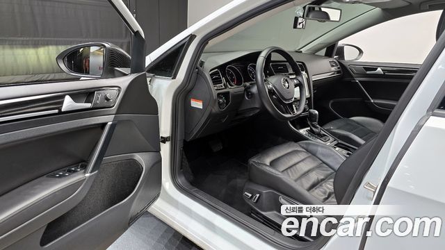 Volkswagen Golf (VII) 2.0 TDI Premium 2016 — фото 11