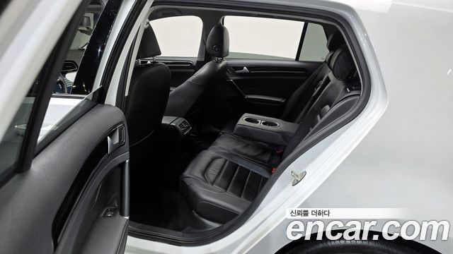 Volkswagen Golf (VII) 2.0 TDI Premium 2016 — фото 12