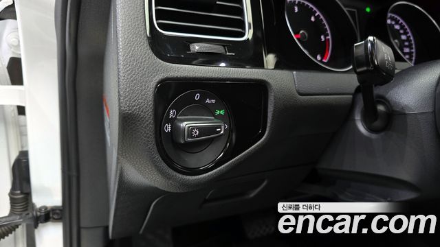 Volkswagen Golf (VII) 2.0 TDI Premium 2016 — фото 16