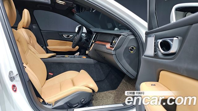 Volvo S60 (III) B5 Ultimate Bright 2024 — фото 10