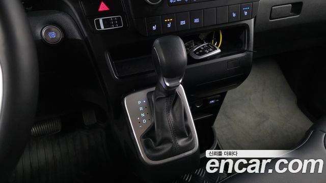 Hyundai Staria disability support car 2022 — фото 9